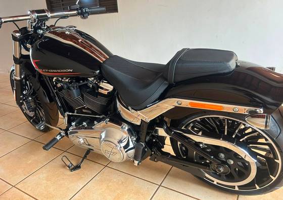 HARLEY-DAVIDSON SOFTAIL BREAKOUT 